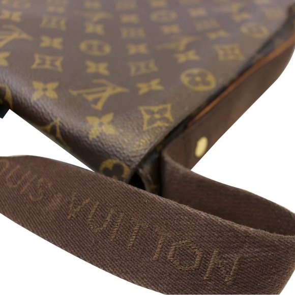 LOUIS VUITTON
Monogram Canvas Brown Beaubourg MM Messenger Bag - Picture 2 of 11